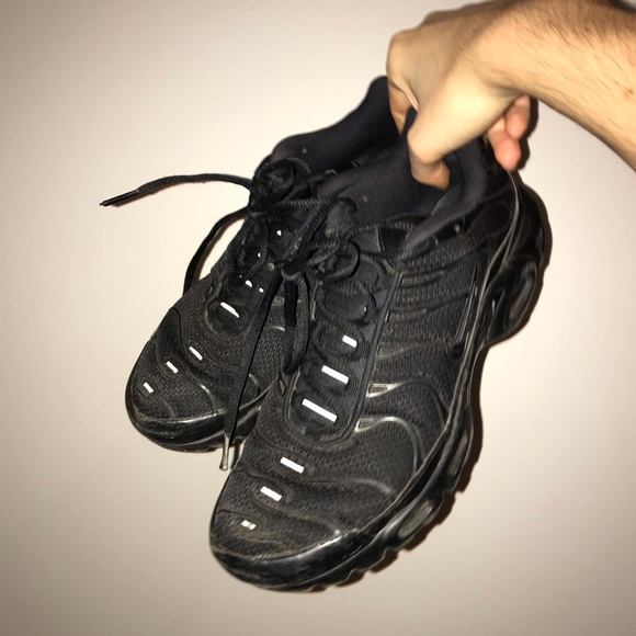 womens all black tns